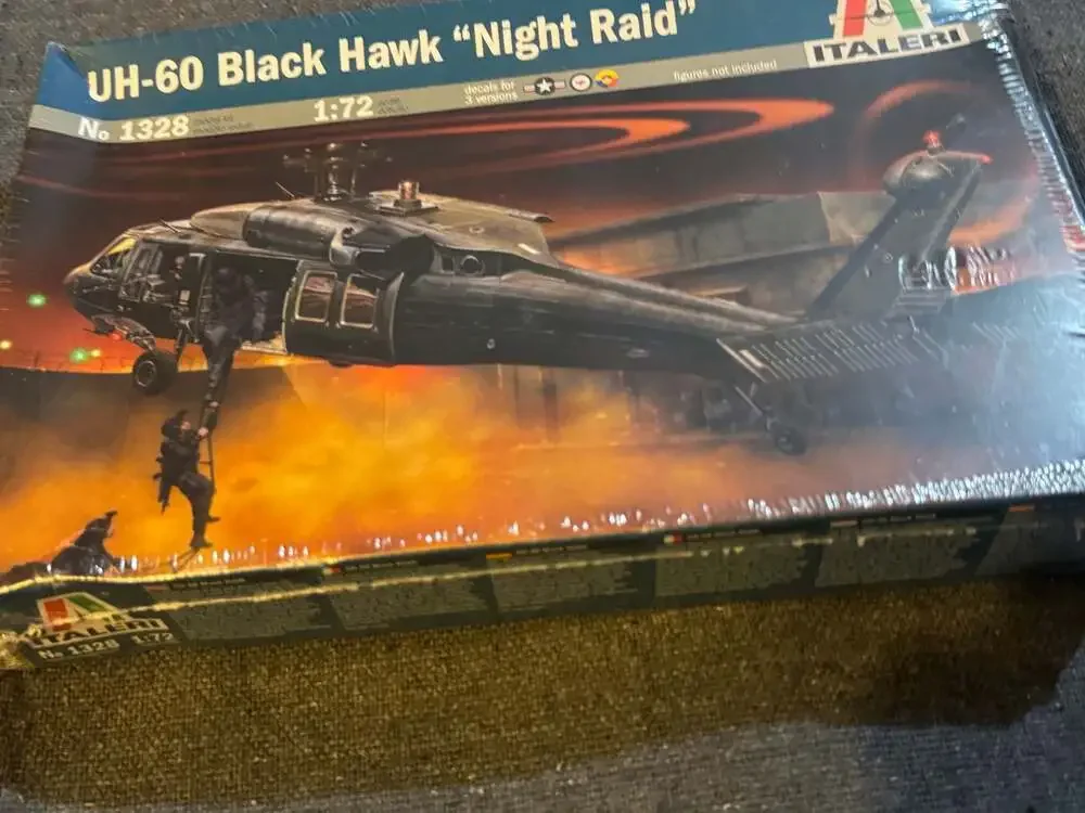 Italeri 1/72 1328 US UH-60/MH-60 Black Hawk 